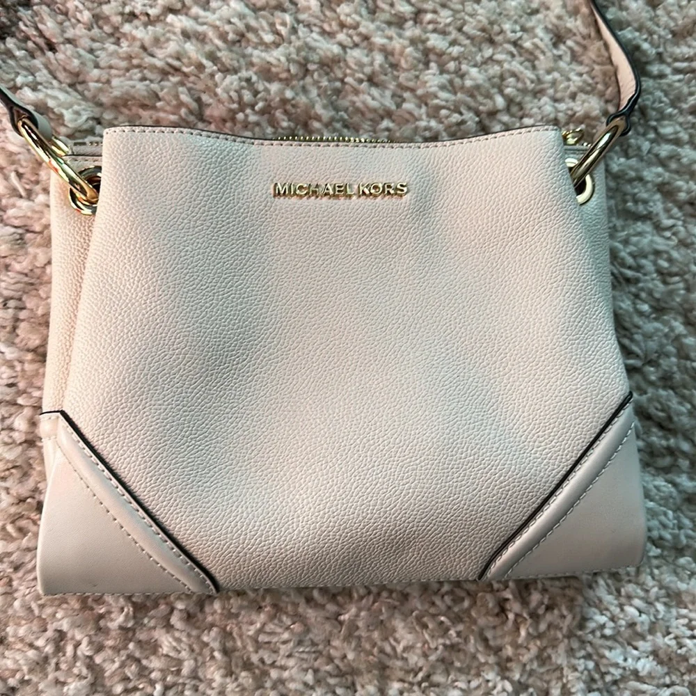 Michael Kors white pebbled crossbody bag - Picture 2 of 8